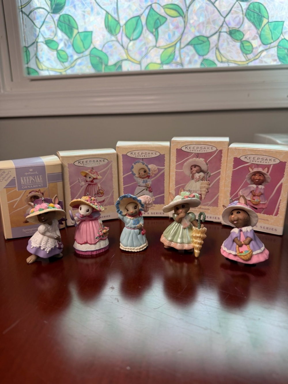 Hallmark Pastel Bunny Figurine Ornament Set in Pink, Lavender, Blue, Green, Gold